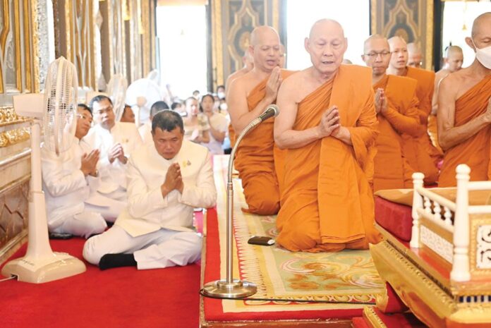 ข่าวสดพระเครื่อง - ปลัดมท.-บิ๊กมหาดไทย ฟังเทศน์‘วันวิสาขบูชา’