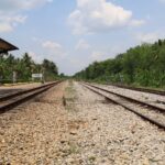 ร้อนจัด แสงแผดเผารางรถไฟละลายคดงอ เจ้าหน้าที่เร่งแก้ 2 ชม. เปิดเดินรถไฟตามปกติ 