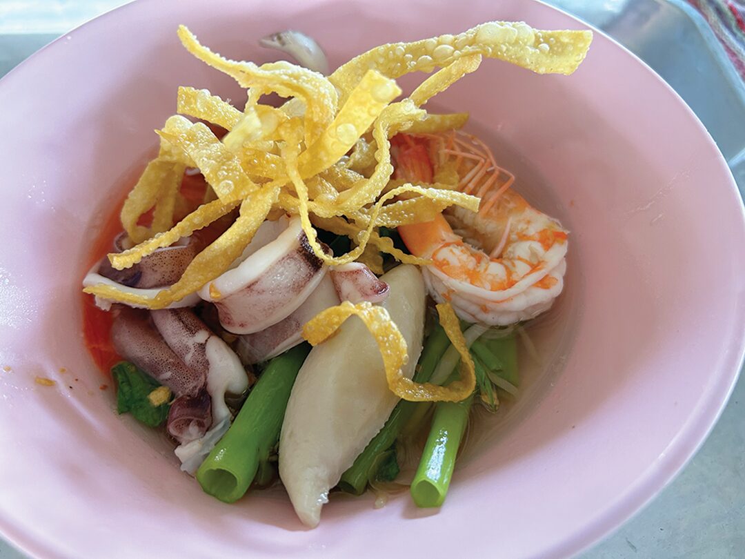 อิ่มอร่อย - ก๋วยเตี๋ยวต้มยำหมูกรอบ เจ๊ดำ ร้านเด็ดย่านวัดลาดสนุ่น-ปทุมฯ