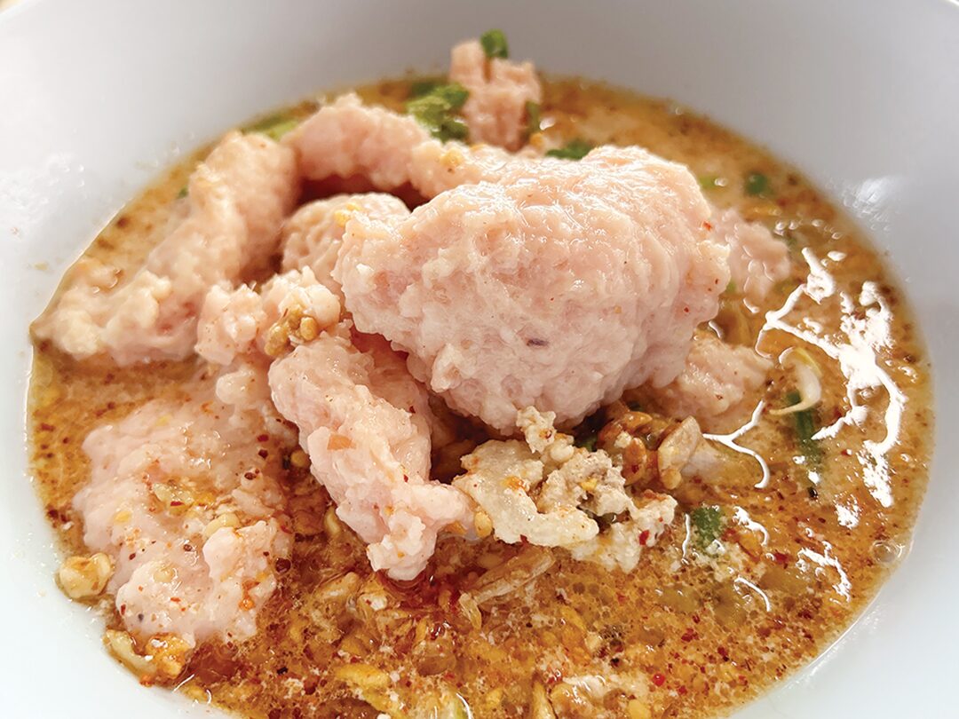 อิ่มอร่อย - ก๋วยเตี๋ยวต้มยำหมูกรอบ เจ๊ดำ ร้านเด็ดย่านวัดลาดสนุ่น-ปทุมฯ
