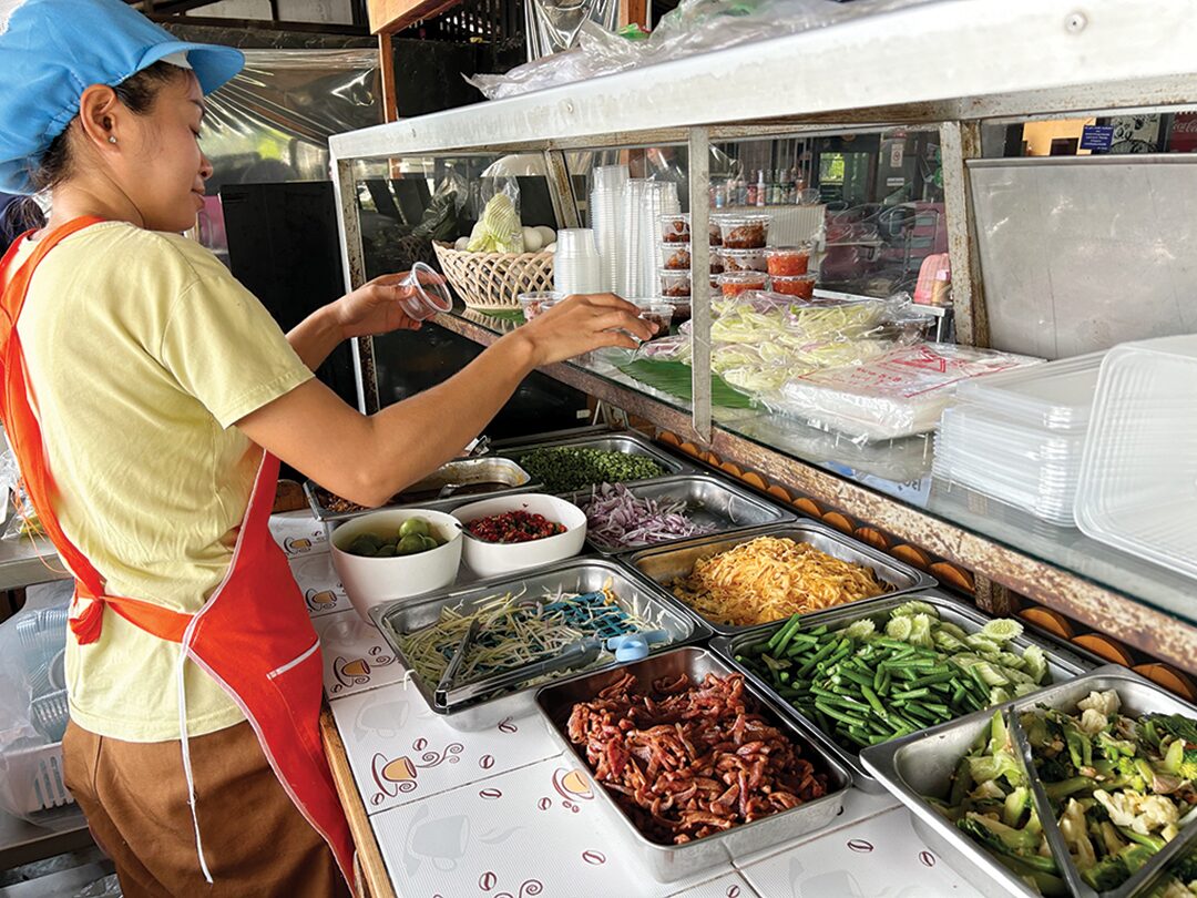 อิ่มอร่อย - ก๋วยเตี๋ยวต้มยำหมูกรอบ เจ๊ดำ ร้านเด็ดย่านวัดลาดสนุ่น-ปทุมฯ