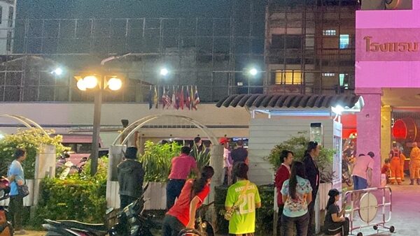 พนักงาน-แขกวิ่งหนีตายอลหม่าน ไฟไหม้ปล่องระบายอากาศ โรงแรมดังกลางเมืองหาดใหญ่ เจ้าหน้าที่เร่งลงพื้นที่ตรวจสอบ คาดสาเหตุเบื้องต้น