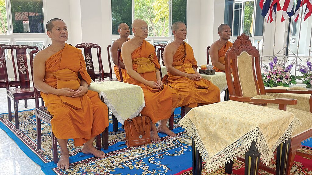 ข่าวสดพระเครื่อง - คณะสงฆ์ปทุมธานี-รวมใจ ถวายพร‘สมเด็จพระราชินี’