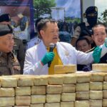 มท.1 แถลงสกัดจับเครือข่ายขนยาบ้า 4,800,000 เม็ด มูลค่า 140 ล้าน ป้องยาเสพติดแพร่ระบาดในไทย