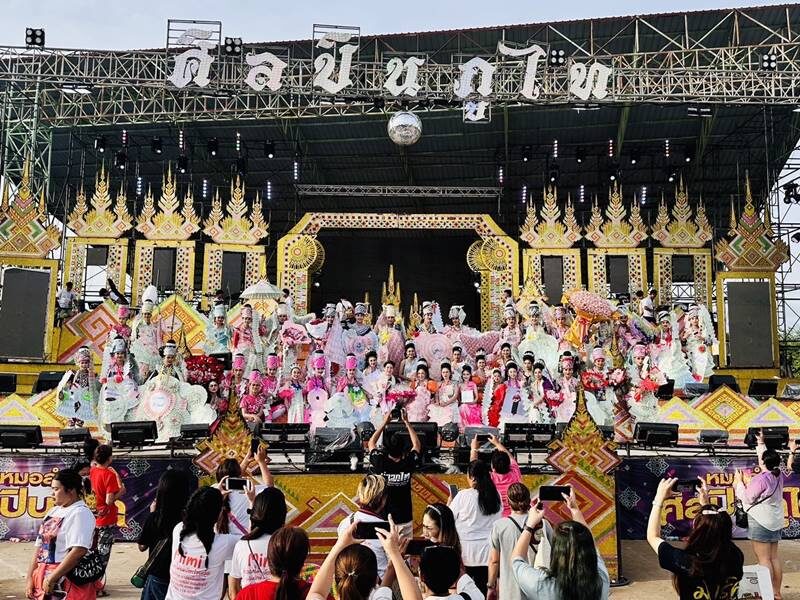 ศิลปินภูไท เปิดตัวนางเอกหมอลำใหม่