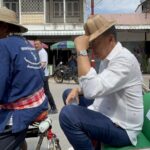 ‘เศรษฐา’ นั่งสามล้อถีบ ชาวลำพูนแห่ส่องทะเบียน หลังหวยออกติดกัน2งวด เล็งเสี่ยงโชค