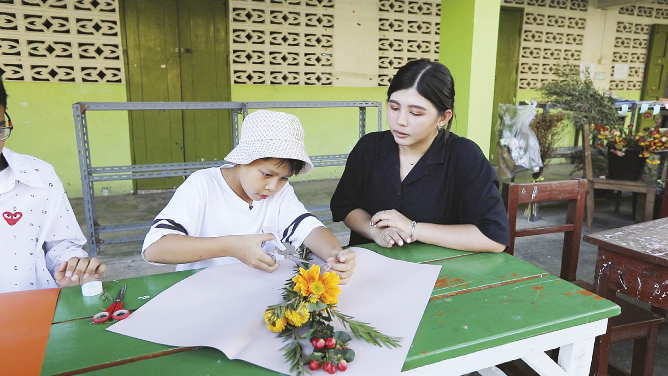 สดจากเยาวชน - เรื่องเล่าของดอกไม้ สีสันแห่งบางอ้อ
