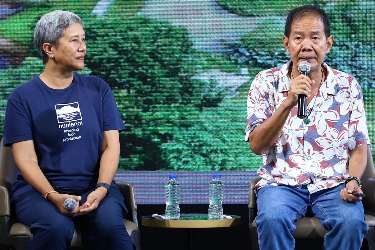 เล่าเรื่องข้าวเกษตรอินทรีย์ โดย วันชัย ตันติวิทยาพิทักษ์ (ขวา) กับ ดร.สรณรัชฎ์ กาญจนะวณิชย์ เล่าเรื่องข้าวเกษตรอินทรีย์ โดย วันชัย ตันติวิทยาพิทักษ์ (ขวา) กับ ดร.สรณรัชฎ์ กาญจนะวณิชย์