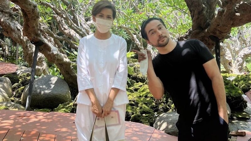 พระจอนนี่ ลังเล