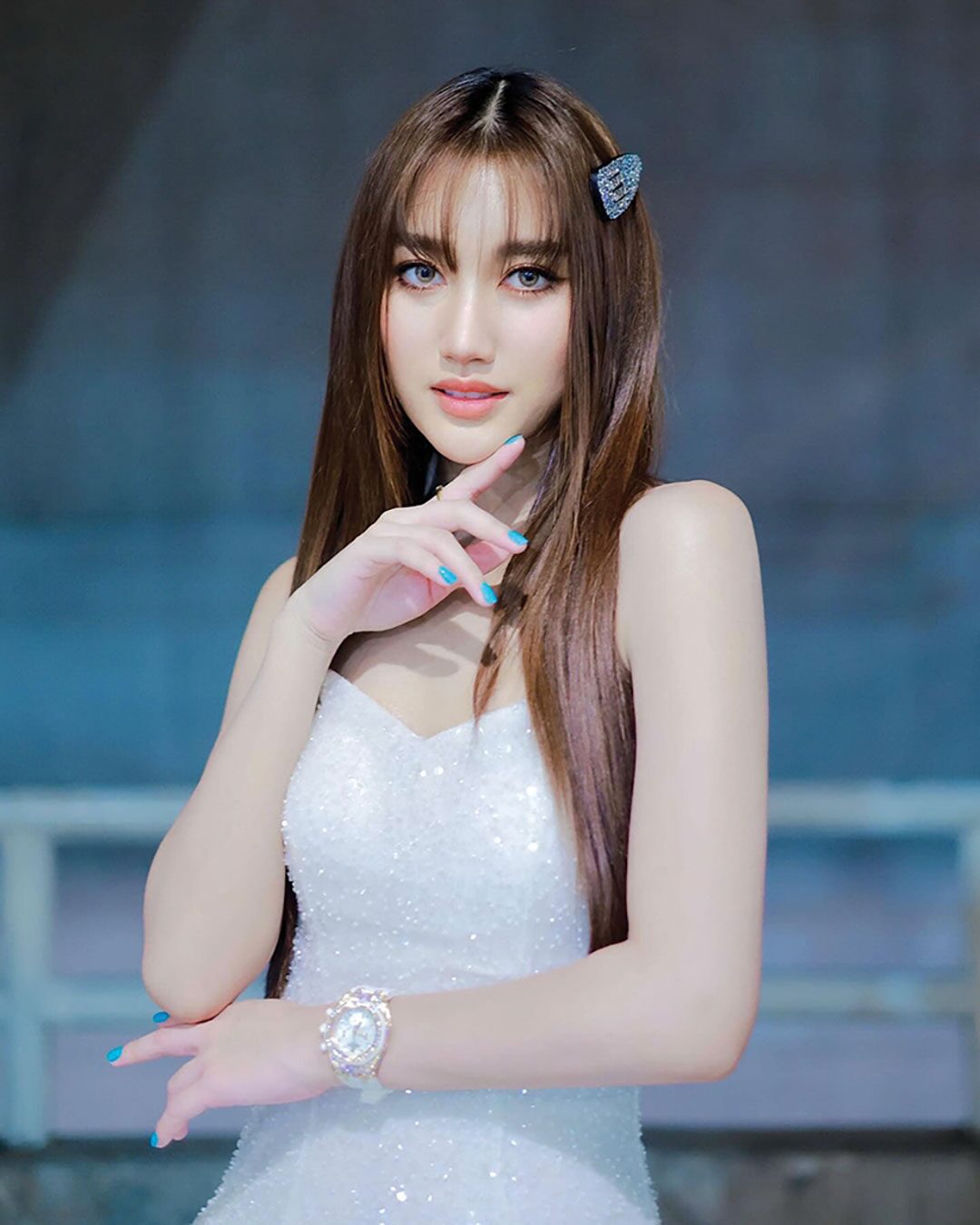 อาทิตย์ใส
