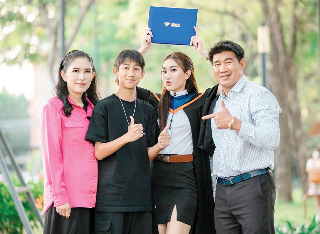 อาทิตย์ใส