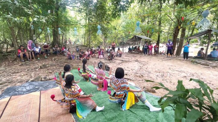 สดจากเยาวชน