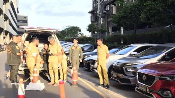 สลดพบศพสาว เลขาผู้บริหาร บริษัทดัง ตกจากห้องพักชั้น 14 คอนโดมิเนียมย่านบางซื่อ ร่างกระแทกพื้นเสียชีวิต ญาติเผยปมเศร้า ตำรวจส่งศพชันสูตร