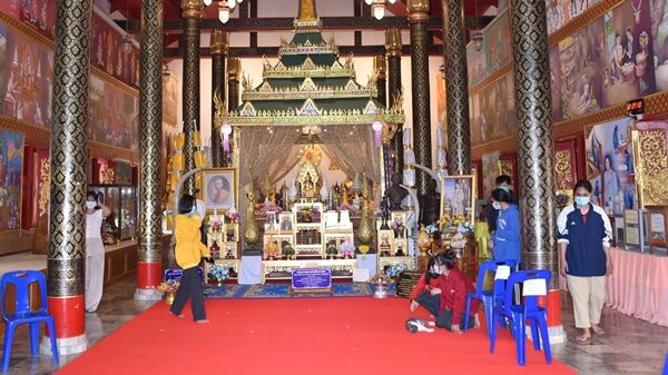 สายมู แห่ขอพร ปิดทองยกพระ วัดดังอุตรดิตถ์ เปิดเลขเด็ด ท้าวเวสสุวรรณ จุดธูปเสี่ยงทาย-ล้วงไหได้เน้น ๆ เผย เคยมีคนถูกรางวัลด้วย