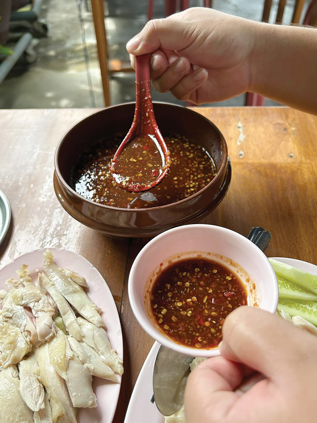 สวรรค์ในครัว - เจ้าเด็ด‘อรข้าวมันไก่ตอน’ ไก่เนื้อนุ่มฉ่ำ-น้ำจิ้มอร่อย 
