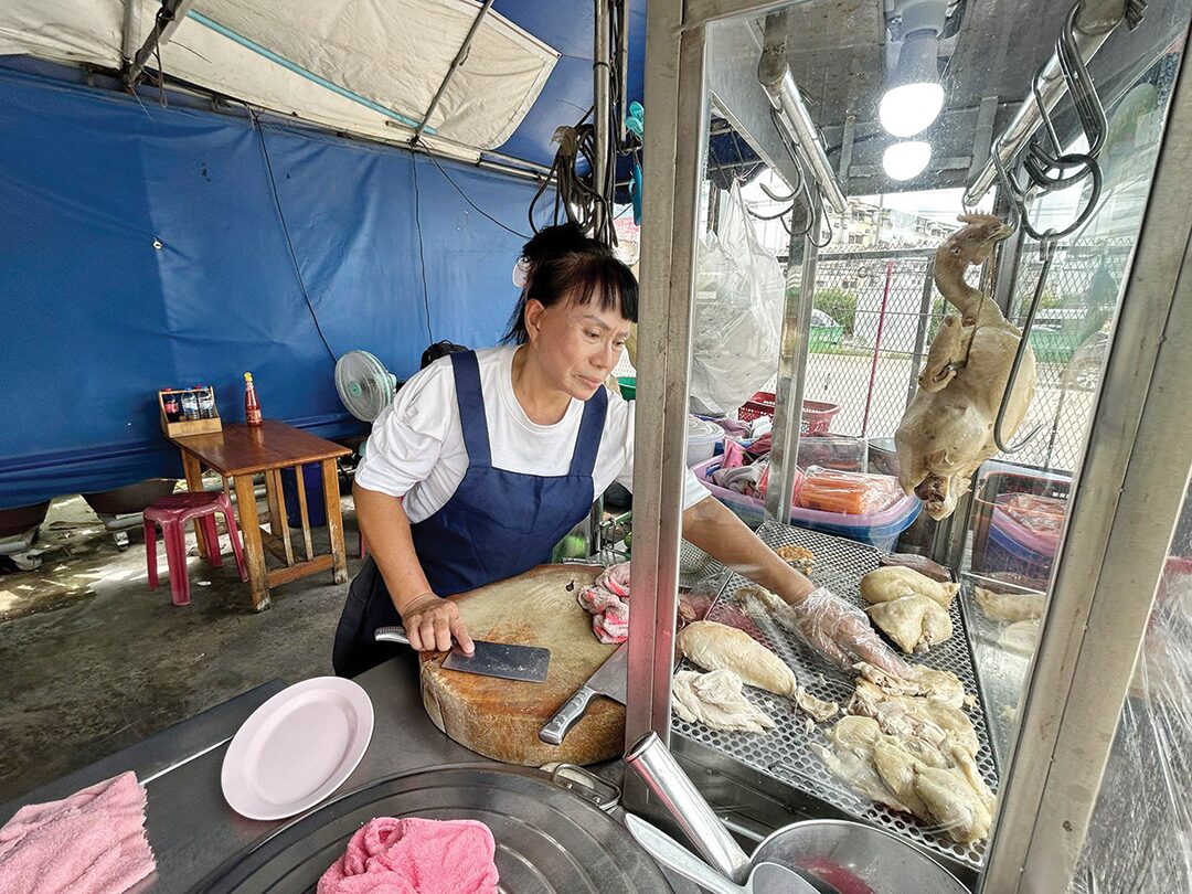 สวรรค์ในครัว - เจ้าเด็ด‘อรข้าวมันไก่ตอน’ ไก่เนื้อนุ่มฉ่ำ-น้ำจิ้มอร่อย 
