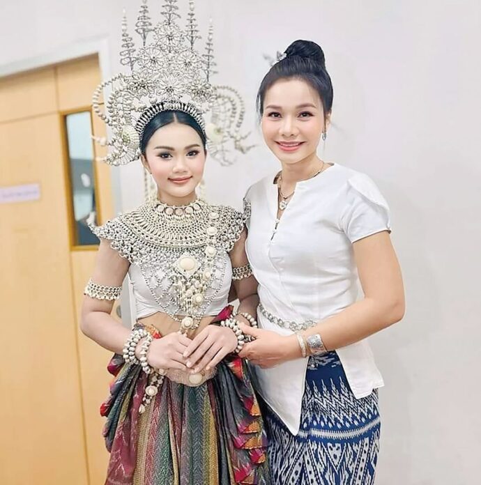 จับกระแสลูกทุ่ง