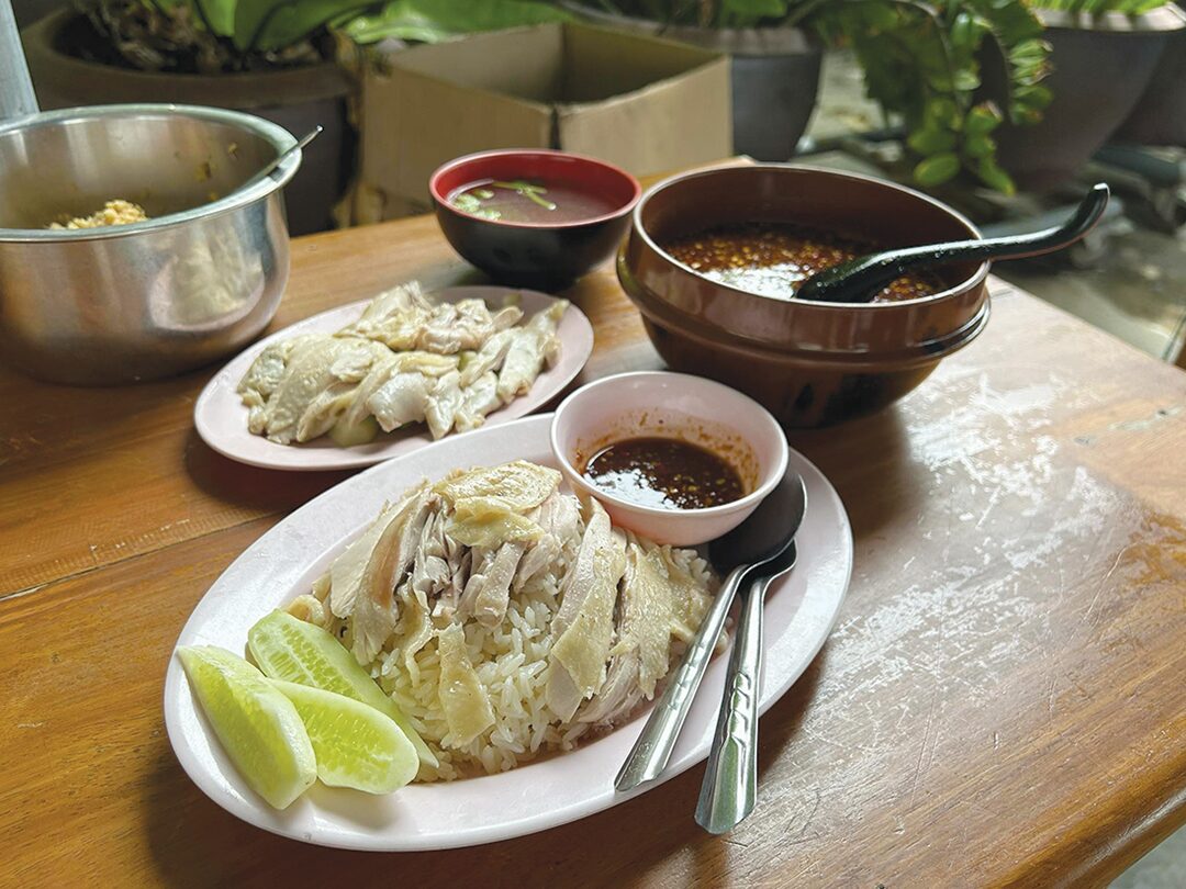 สวรรค์ในครัว - เจ้าเด็ด‘อรข้าวมันไก่ตอน’ ไก่เนื้อนุ่มฉ่ำ-น้ำจิ้มอร่อย 