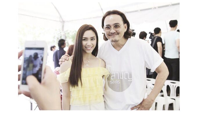 อาทิตย์ใส