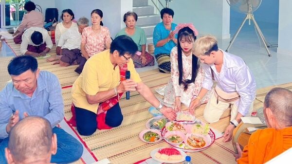 เปิดใจ หนุ่มไลฟ์ขายรองเท้า จากวันที่มีคนดูไม่เกิน 5 คน ผ่านมา 3 ปีทำอะไรบ้าง มีลูกค้าประจำหลักร้อย เผย สาเหตุตัดสินใจซื้อบ้าน