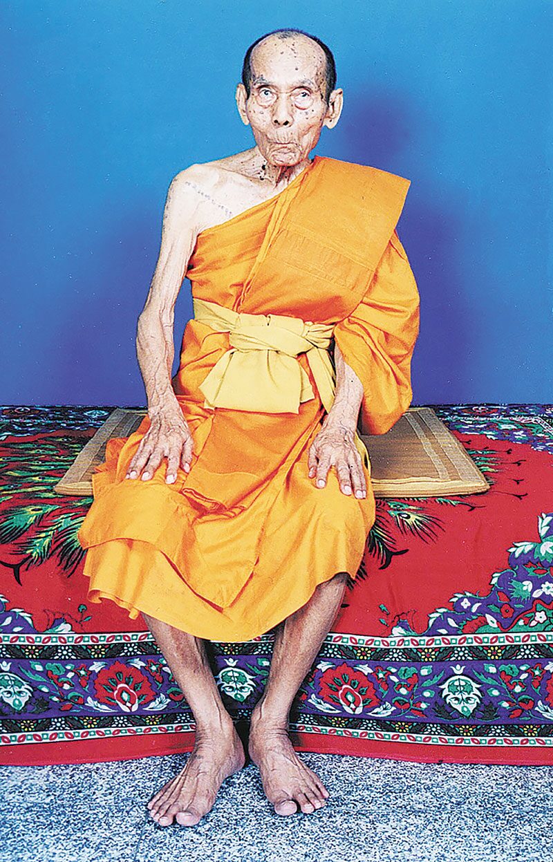 สดหน้าพระ - เปลี่ยนผ้าครองหลวงพ่อพูล แห่ร่วมพิธีแน่น‘วัดไผ่ล้อม’