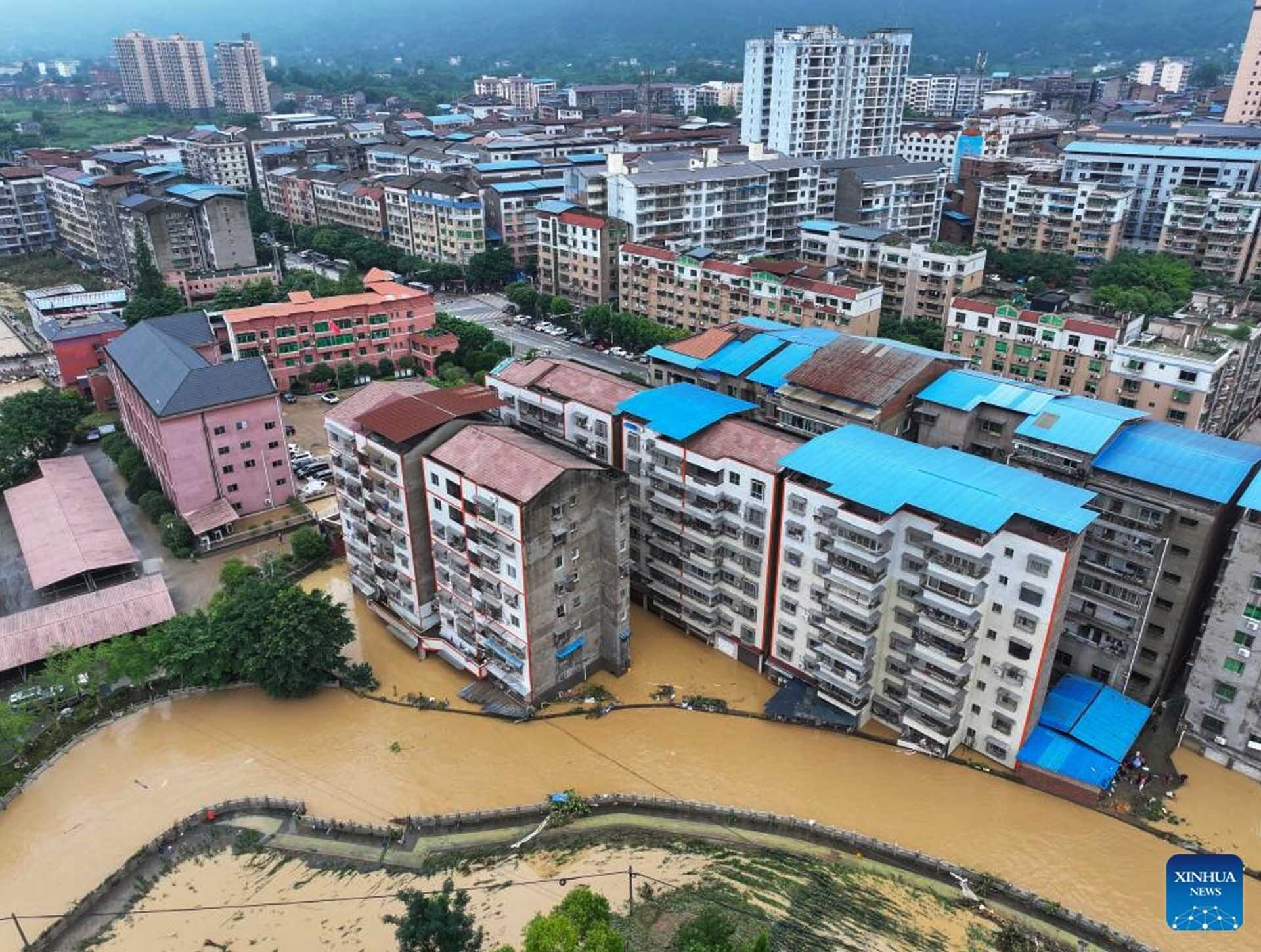 นครฉงชิ่งอ่วมฝนถล่ม! ปริมาณน้ำใน 1 วัน “สูงเป็นประวัติการณ์” สังเวยแล้ว 6 ศพ