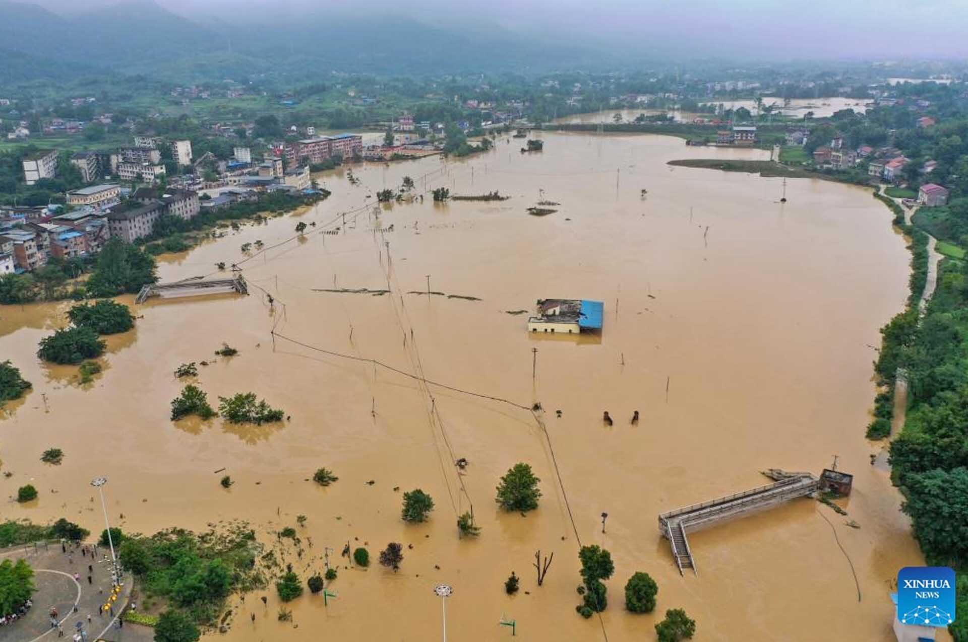 นครฉงชิ่งอ่วมฝนถล่ม! ปริมาณน้ำใน 1 วัน “สูงเป็นประวัติการณ์” สังเวยแล้ว 6 ศพ