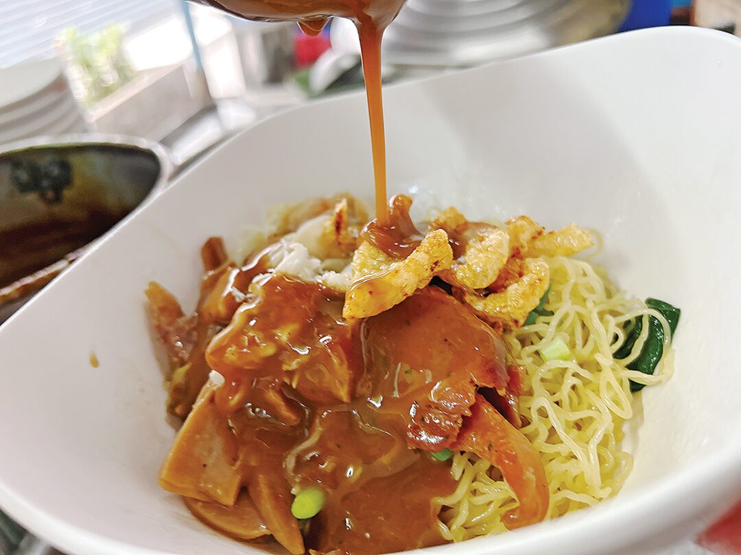 อิ่มอร่อย - ‘ลักตี๋’บะหมี่เกี๊ยวทะเล ตำนานความอร่อยกว่า 20 ปี