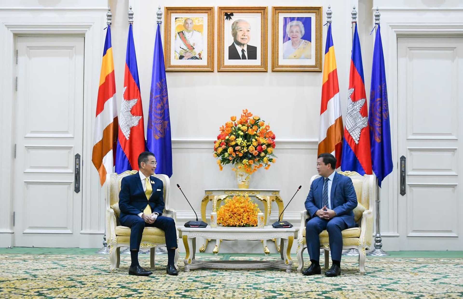 ลูกเรือไทย 18 คนเดินทางกลับบ้าน หลังกระทรวงต่างประเทศเจรจาทางการกัมพูชา