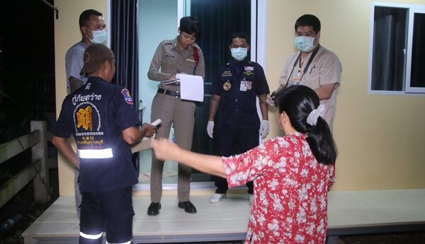 สลด พบศพ อดีตพนักงานรัฐวิสาหกิจ วัย 71 ปี ในบ้าน หลังถูกแก๊งคอลเซ็นเตอร์ หลอกทำธุรกิจเสื้อผ้า สูญเงินเก็บก้อนสุดท้าย พบจดหมาย 4 หน้ากระดาษ