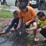 อาสาสมัครจังหวัดร้อยเอ็ด รวมใจช่วยกำจัด ปลาหมอคางดำ พื้นที่บางปูใหม่ สมุทรปราการ