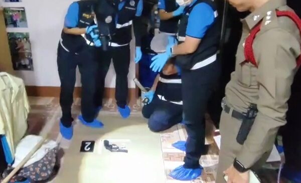 ภรรยาได้ยินเสียงปืนดังจากห้องนอน เข้าไปดูพบ พ.ต.ท. อดีตตำรวจวัย 75 ปี นอนเสียชีวิตคาเตียง เปิดปมสลด เผยคำพูดเมื่อ 2-3 วันก่อน
