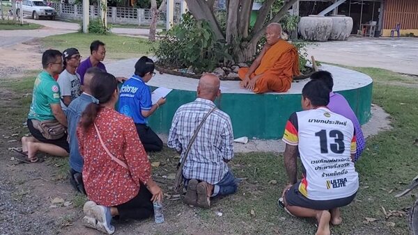 เปิดผลสอบ พระ ทุบกำแพงวัด สร้างร้านค้าห้องเช่า อึ้งเหตุผล ทำให้ชาวบ้านเดือดจัด รวมตัวล่ารายชื่อถอดถอนเจ้าอาวาส ยื่นหนังสือถึงเจ้าคณะอำเภอ จี้สอบอีก