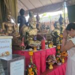 นักร้องลูกทุ่งดัง ขอพรพ่อปู่ฤาษี ไม่พลาดเขย่าเซียมซี ได้เลขเด็ด เล็งเสี่ยงดวงหวังโชคลาภ