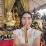 นักร้องลูกทุ่งดัง ขอพรพ่อปู่ฤาษี ไม่พลาดเขย่าเซียมซี ได้เลขเด็ด เล็งเสี่ยงดวงหวังโชคลาภ