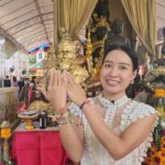นักร้องลูกทุ่งดัง ขอพรพ่อปู่ฤาษี ไม่พลาดเขย่าเซียมซี ได้เลขเด็ด เล็งเสี่ยงดวงหวังโชคลาภ