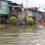 วิเศษชัยชาญเริ่มท่วม แม่น้ำน้อย เอ่อทะลักล้น ไหลท่วมบ้านเรือนประชาชนสูงเกือบเมตร