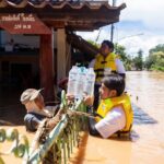 สิงห์อาสา-เครือข่ายกู้ภัย ลงพื้นที่ “น่าน-แพร่” นำน้ำดื่ม อาหารพร้อมทาน บรรเทาทุกข์ชาวบ้านประสบภัยน้ำท่วม
