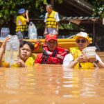 สิงห์อาสา-เครือข่ายกู้ภัย ลงพื้นที่ “น่าน-แพร่” นำน้ำดื่ม อาหารพร้อมทาน บรรเทาทุกข์ชาวบ้านประสบภัยน้ำท่วม