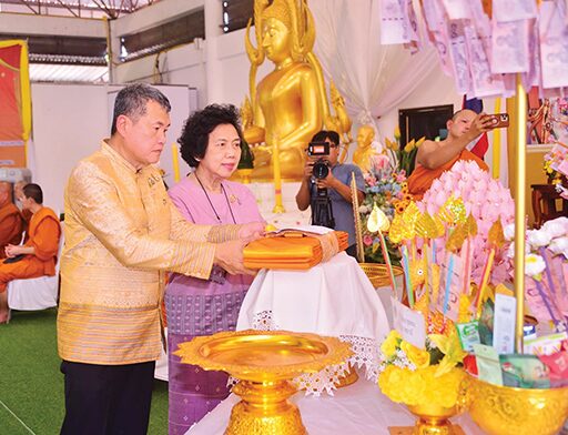 ข่าวสดพระเครื่อง - พิธียกเสาเอกโบสถ์กลางน้ำ วัดป่ามหาธีราจารย์-อุบลฯ