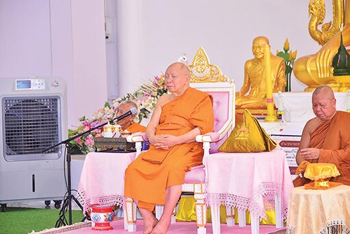 ข่าวสดพระเครื่อง - พิธียกเสาเอกโบสถ์กลางน้ำ วัดป่ามหาธีราจารย์-อุบลฯ