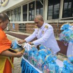 สน.เพชรเกษม ทำบุญตักบาตรถวายพระราชกุศล ลงนามถวายพระพรชัยมงคล สมเด็จพระนางเจ้าสิริกิติ์