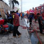 ไฟไหม้ร้านรับซื้อของเก่า ลมแรงเพลิงลุกลามเผาวอดร้านข้างเคียง เร่งระดมรถดับเพลิงระงับเหตุ