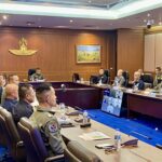 บิ๊กต่อ ลงพื้นที่ แพร่ ช่วยประชาชนประสบอุทกภัย แจกอาหาร-ถุงยังชีพ