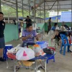 ลักลอบเปิดบ่อน ฝ่ายปกครอง-ตำรวจ บุกทลายเต๋าปั่น รวบนักพนัน 17 คน หนีรอดเพียบ