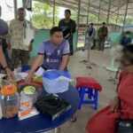 ลักลอบเปิดบ่อน ฝ่ายปกครอง-ตำรวจ บุกทลายเต๋าปั่น รวบนักพนัน 17 คน หนีรอดเพียบ