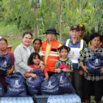 ผู้ว่าฯพิษณุโลก-กองบิน 46 มอบถุงยังชีพให้ประชาชน ประสบอุทกภัย บางระกำ-พรหมพิราม