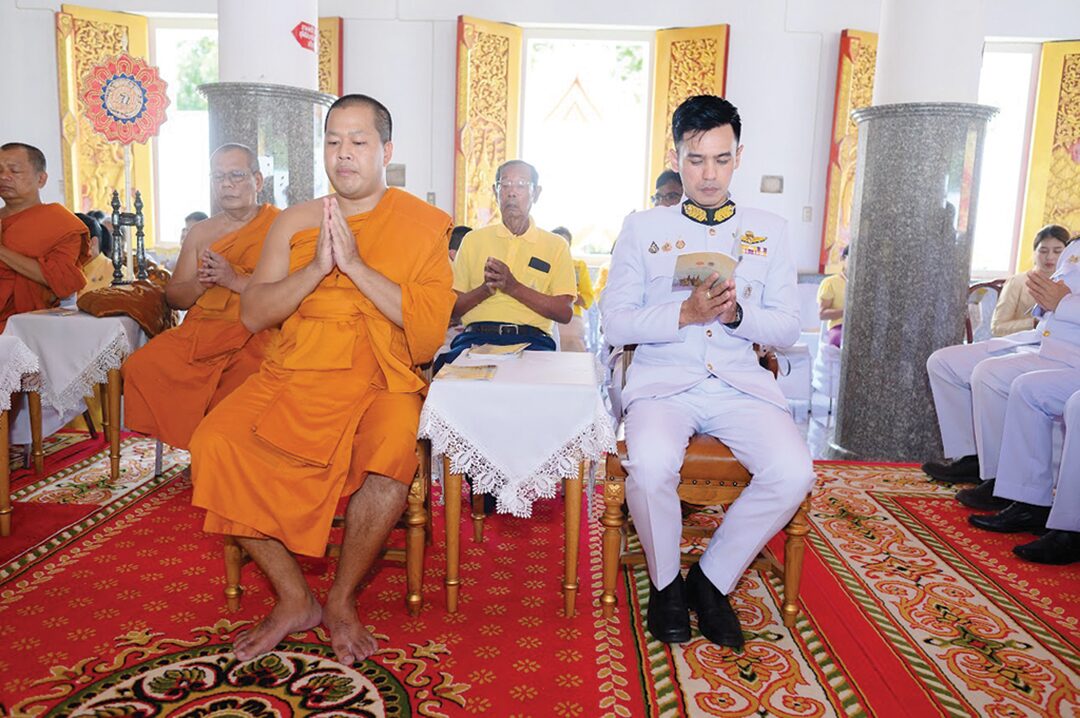 สกู๊ปพระเครื่อง - คณะสงฆ์ชุมพรเจริญพุทธมนต์ ถวายพระพรในหลวง 6 รอบ