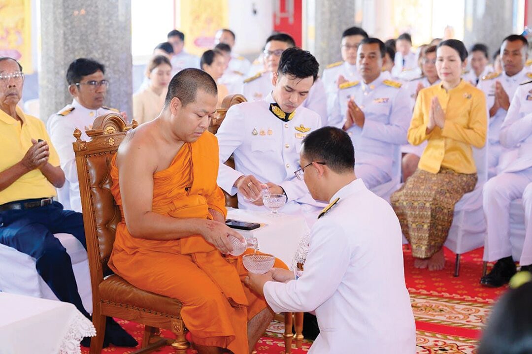 สกู๊ปพระเครื่อง - คณะสงฆ์ชุมพรเจริญพุทธมนต์ ถวายพระพรในหลวง 6 รอบ
