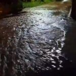 ฝนกระหน่ำ น้ำป่า-น้ำอ่าง ไหลหลากทะลักท่วม วัด บ้านเรือน พระเณร-ชาวบ้าน หนีน้ำกลางดึก